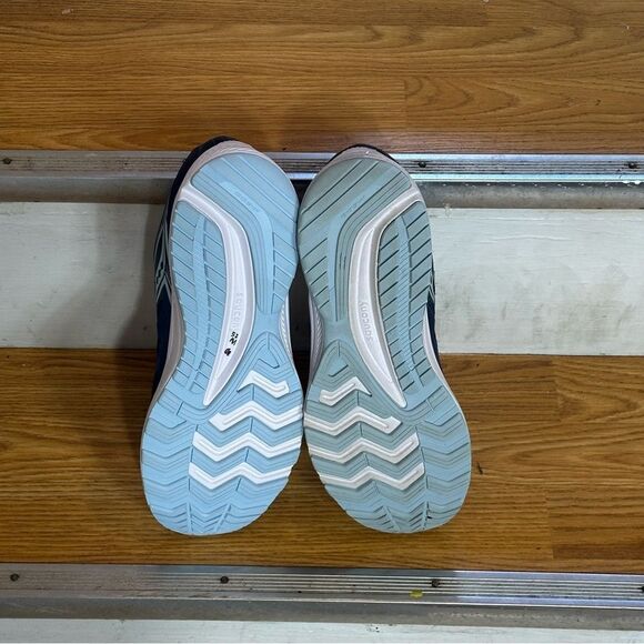 Saucony Teal and Navy Sneakers - Picture 4 of 7